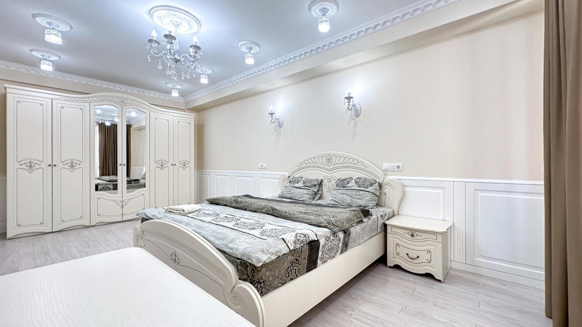 Business Class Apartments In The City Center Кишинів Екстер'єр фото