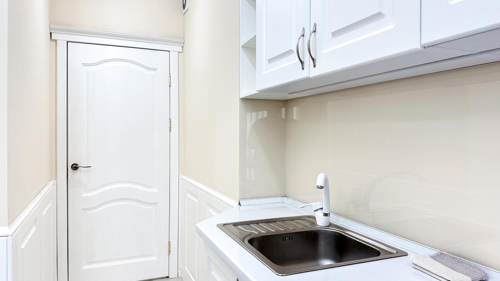 Business Class Apartments In The City Center Кишинів Екстер'єр фото